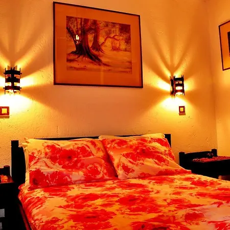 Heliotrope Apartment *